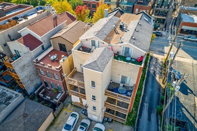 Building Photo - 2741 N Southport Ave