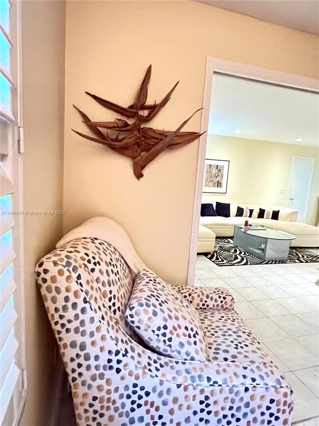 Building Photo - 6385 Bay Club Dr