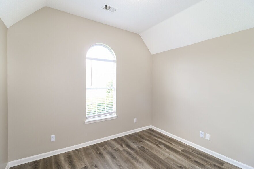 Building Photo - 990 Jessa Cove