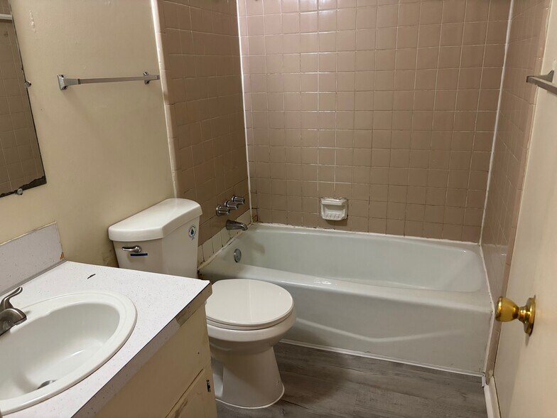 Building Photo - 504 Mimi Ln