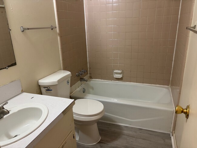 Building Photo - 504 Mimi Ln