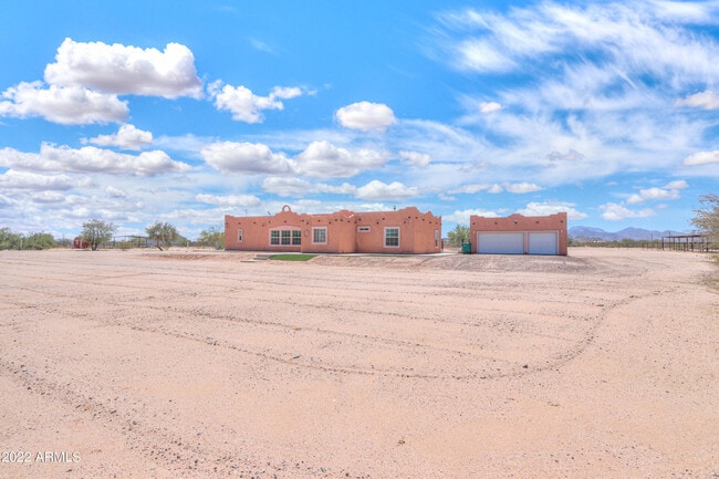 Building Photo - 49749 W Pampas Grass Rd