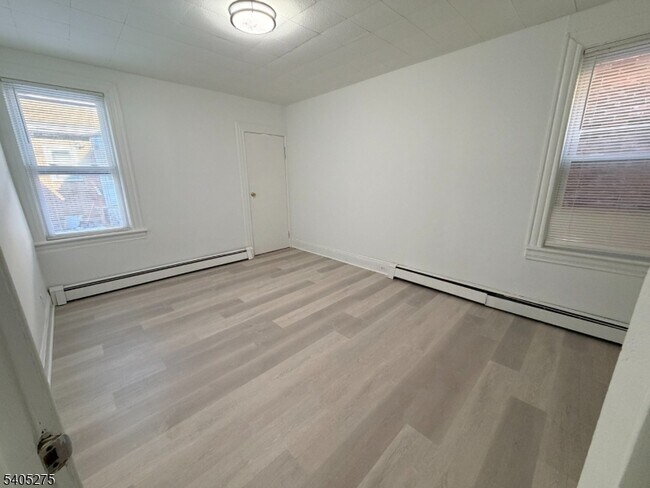 Building Photo - 12 Quincy St