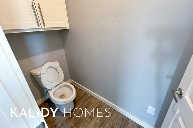 Building Photo - 214 Olde Ml Ct