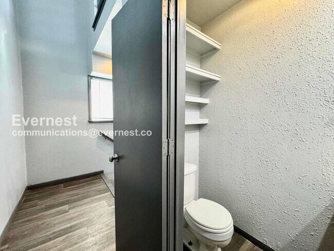 Building Photo - 1327 S Lawton Ave