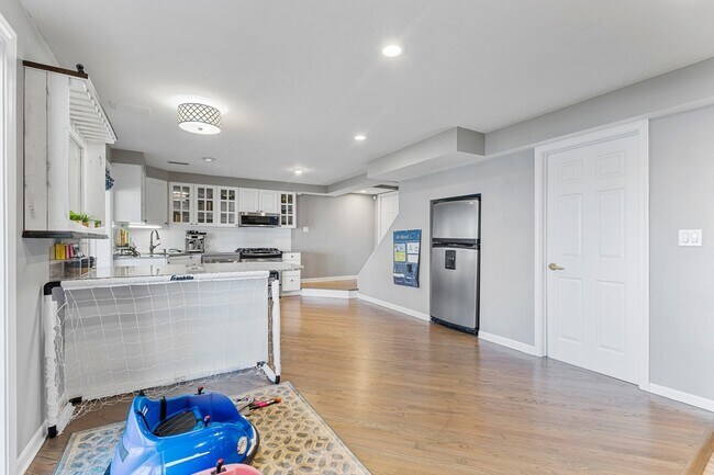 Building Photo - 2419 Cumberland Cir