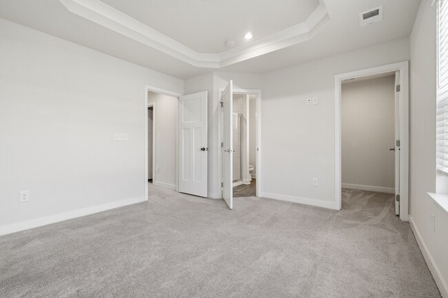 Building Photo - 266 Foxglove Dr