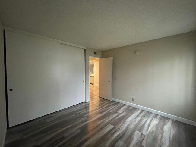 Building Photo - Clean and Updated 3 bed 2 bath House with ...