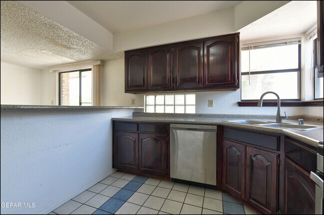 Building Photo - 695 Bluff Canyon Cir
