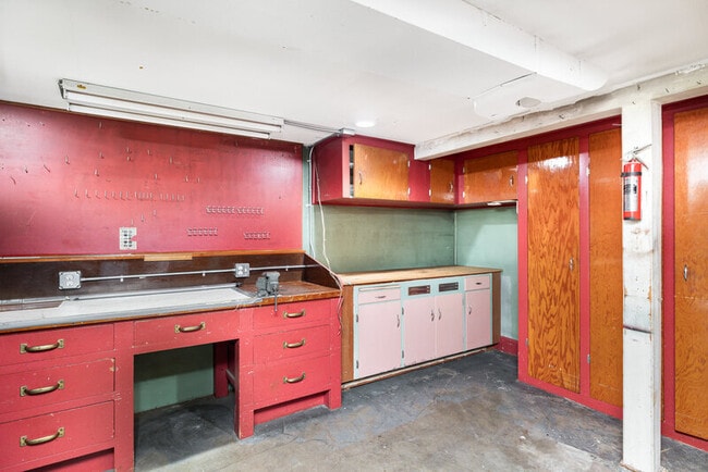 Building Photo - 723 N 81st St