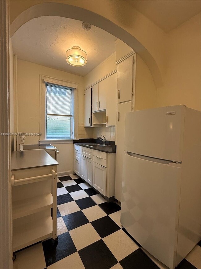 Building Photo - 1361 Meridian Ave