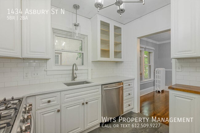 Building Photo - 1434 Asbury St N