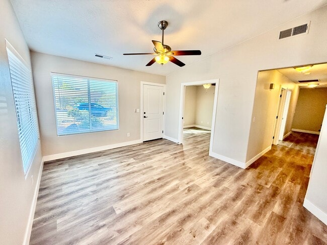 Building Photo - 389 E 500 S