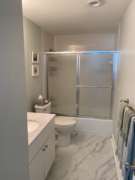 Bathroom - 140 Seaview Ct