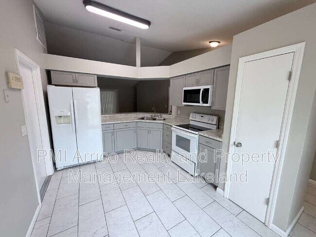 Building Photo - 3670 Country Ln