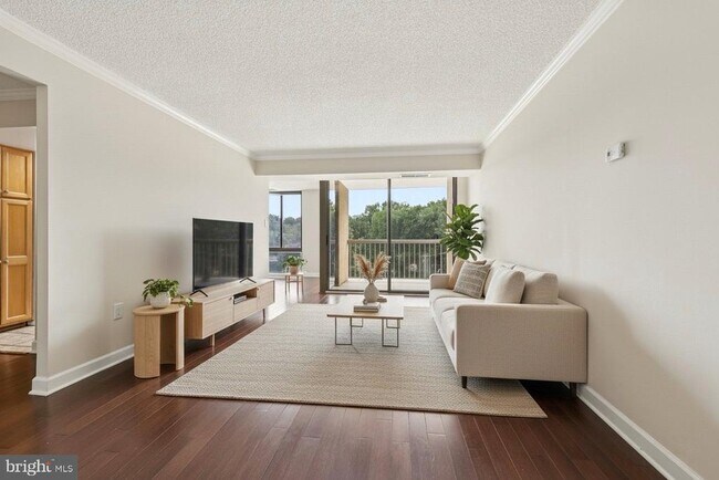 Building Photo - 4500 S Four Mile Run Dr