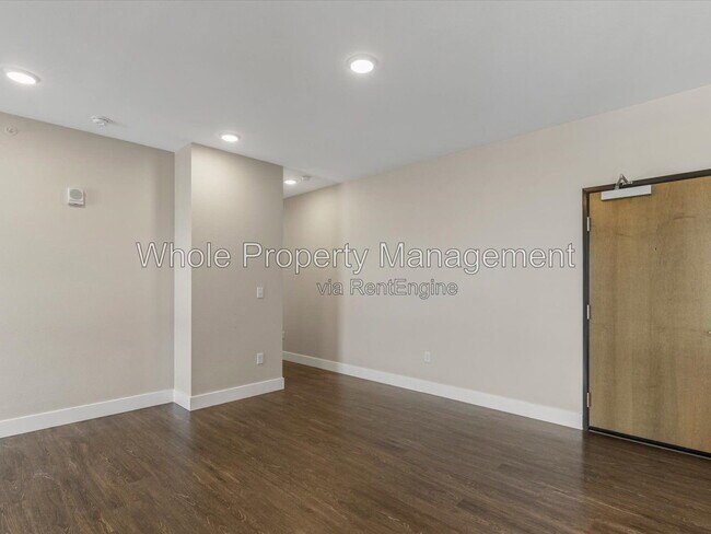 Building Photo - 2374 S University Blvd