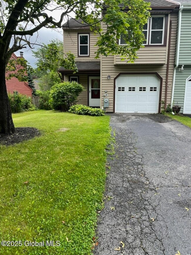 Primary Photo - 13 Lexington Dr