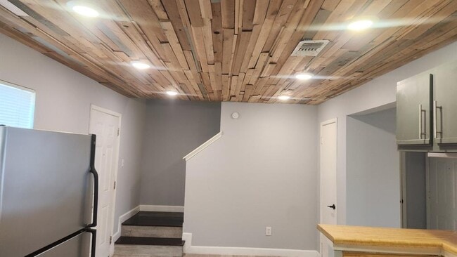 Building Photo - 2807 W Slaughter Ln