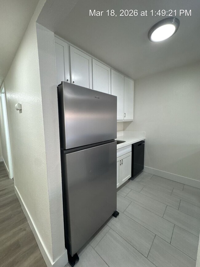 Building Photo - Charming upstairs unit rent ready! Newly remodeled!!