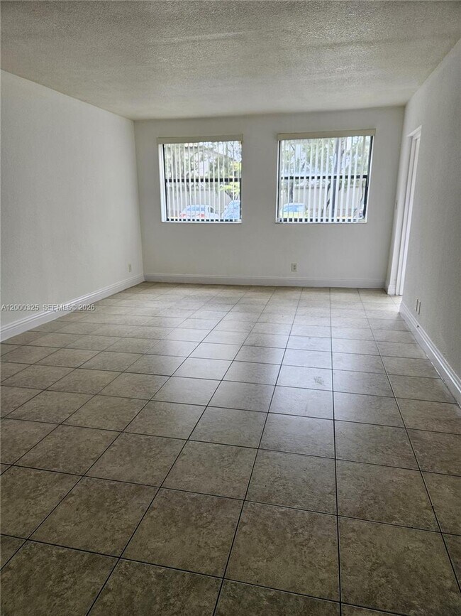 Building Photo - 8180 Geneva Ct