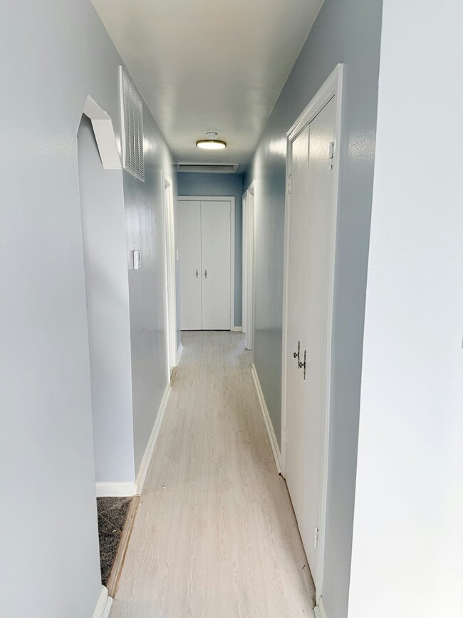 Building Photo - 8148 Murray Hill Dr