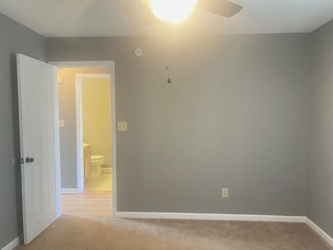 Building Photo - 113 Saddlehorn Dr