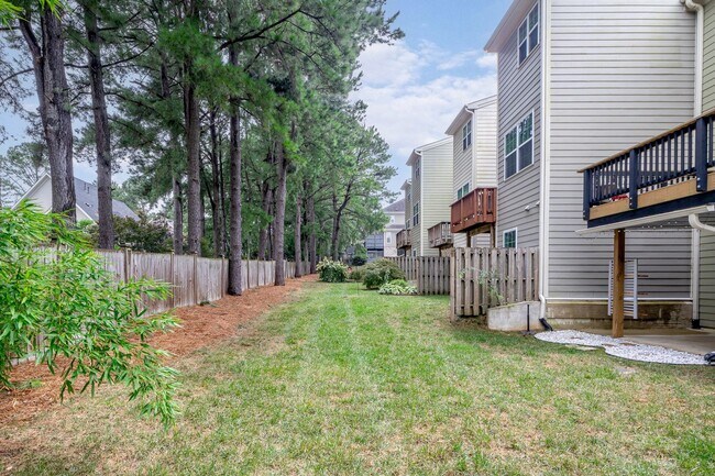 Building Photo - 4 Bedroom Heritage Townhome