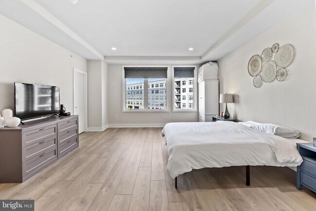 Building Photo - 908 Laurens Aly