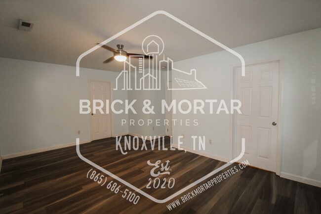 Building Photo - 900 Glendower Way