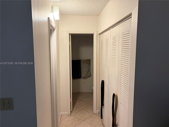 Building Photo - 2771 Riverside Dr