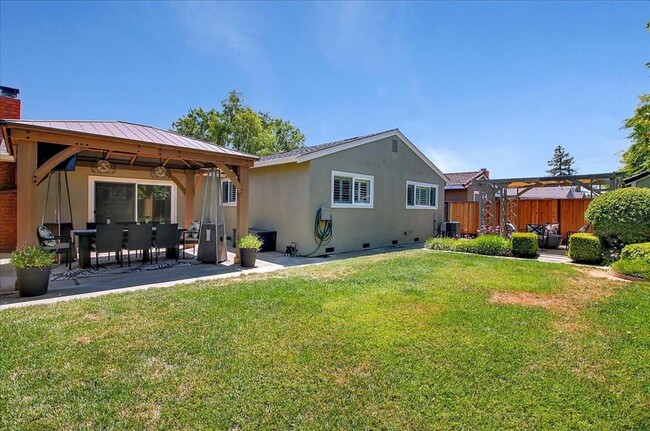 Building Photo - LOVELY 3 Bed/2 Bath Home in San Jose on a ...