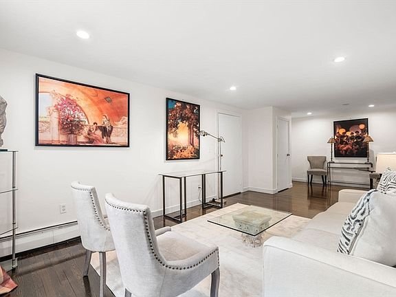 Building Photo - 8 Commonwealth Ct