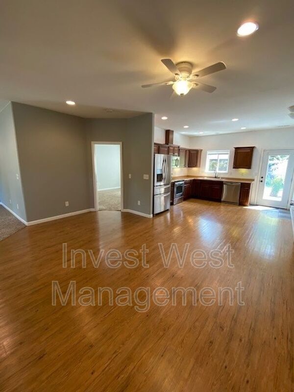 Building Photo - 1801 NE 16th St