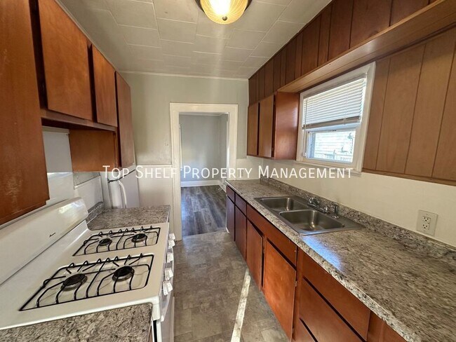 Building Photo - 2319 E 40th Ct
