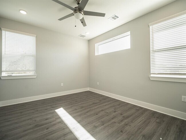 Building Photo - 120 Kimble Ln