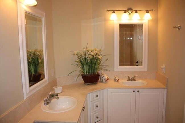 Building Photo - 612 Fern St