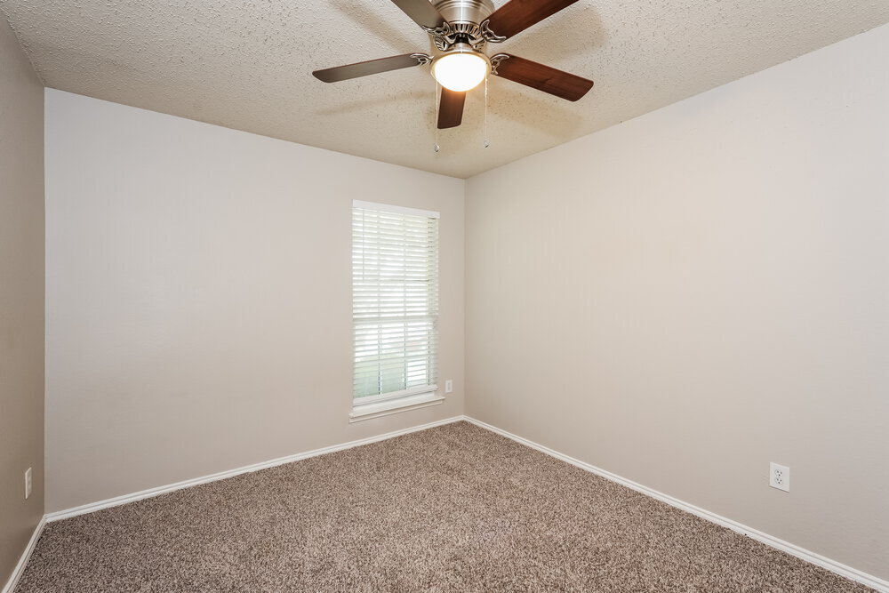 Building Photo - 604 Horseshoe Ct