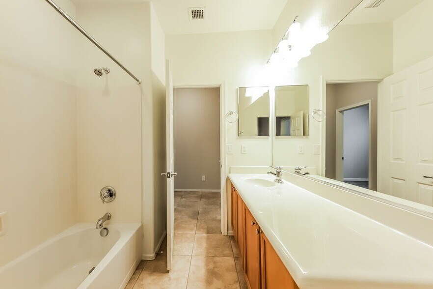 Building Photo - 38502 N Pagoda Ct