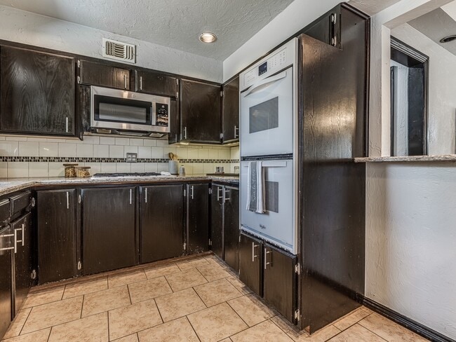 Building Photo - 2615 NW 63rd St