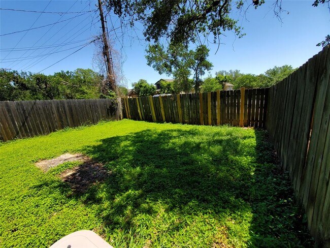 Building Photo - 505 Greenlawn Blvd