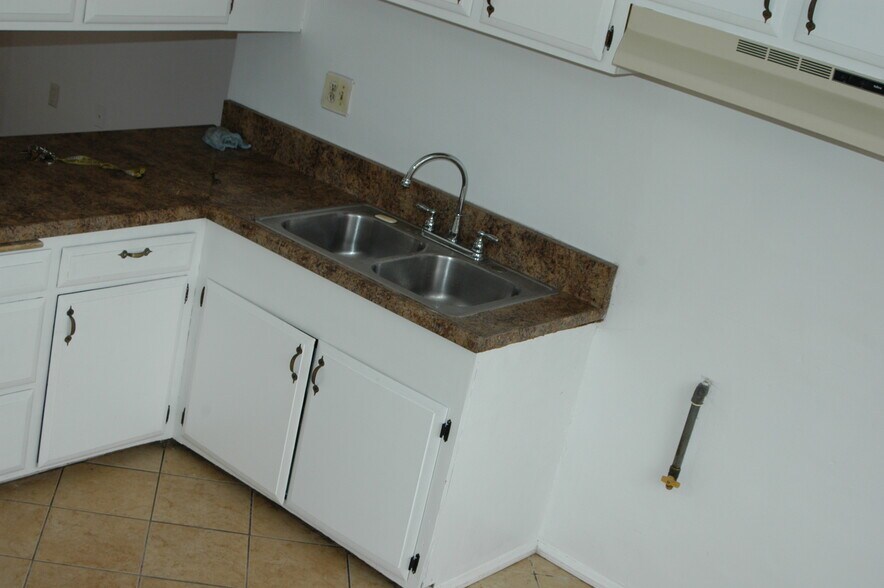 Kitchen - 7123 Lime Ave
