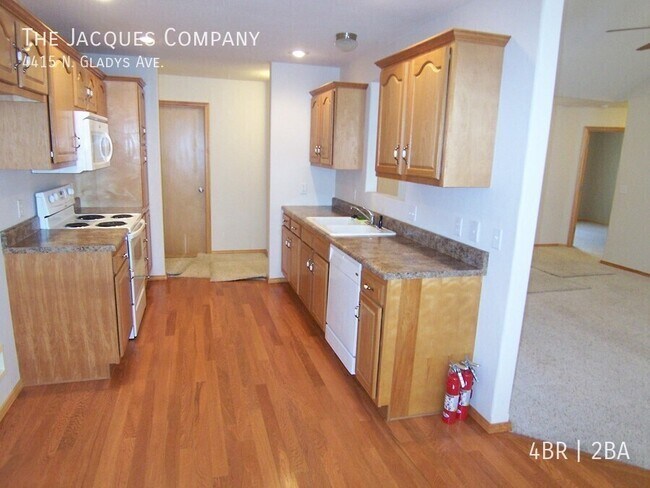 Building Photo - 4415 Gladys Ave