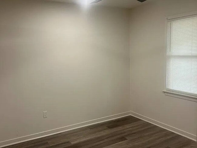 Building Photo - 637 Briarcliff Cir