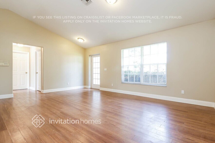 Building Photo - 2720 SW 12th Ave