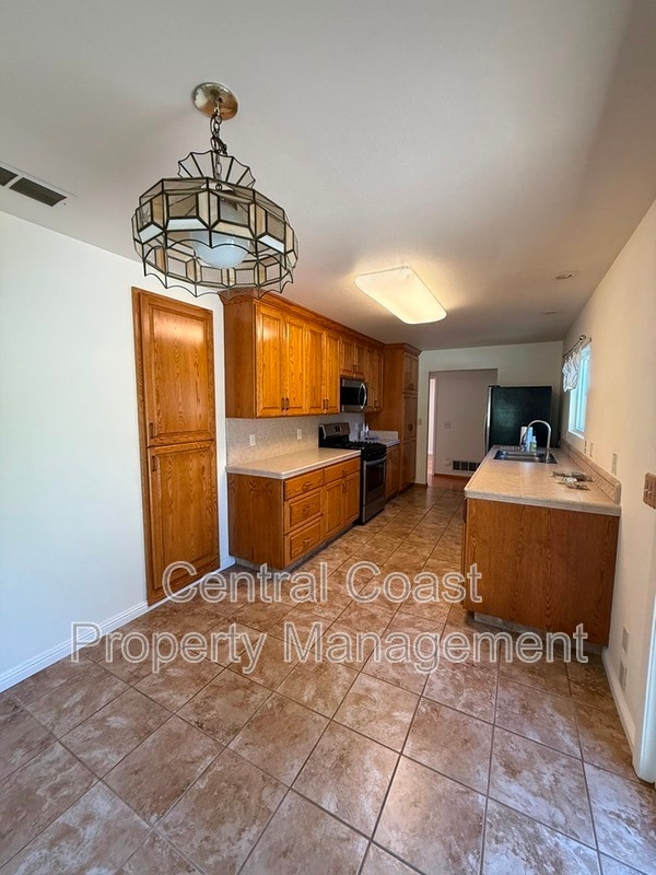 Building Photo - 17959 Berta Canyon Rd