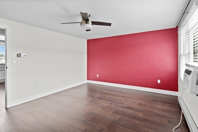 Building Photo - 37 Canal St