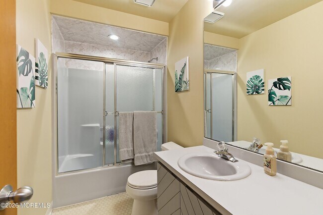 Building Photo - 21 Brown Ave