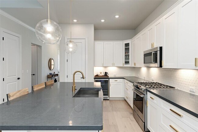 Building Photo - 5820 Harper Park Dr