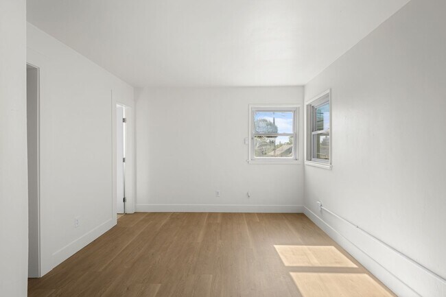 Building Photo - Freshly Remodeled 3 Bed / 2 Bath Home with Large Private Yard